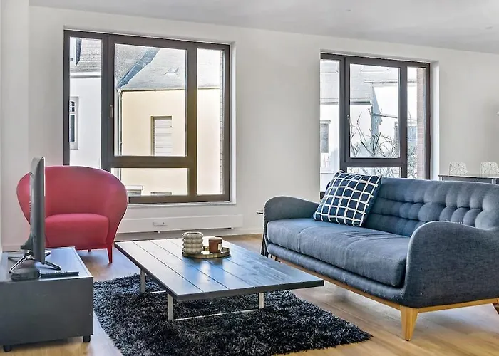 Lux Center Cosy 2 Bedroom With Private Parking 公寓