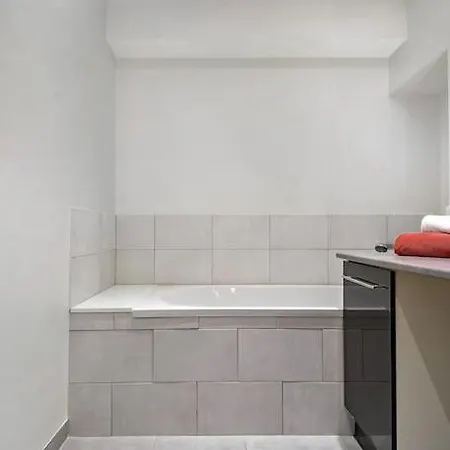 Lux Center Cosy 2 Bedroom With Private Parking アパート